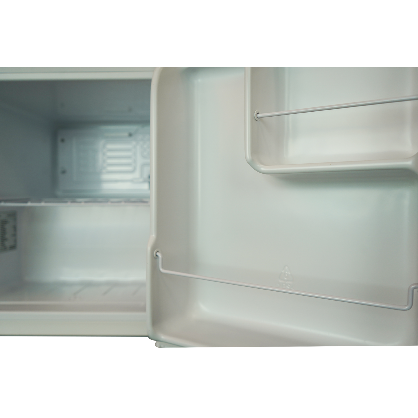 Montpellier MDATTLW Table Top Refrigerator - White