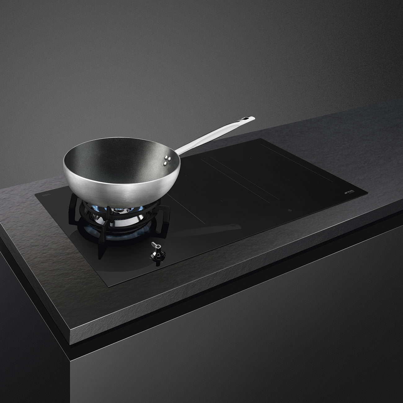Smeg Classic 90cm Mixed Fuel Hob with Gas Burners and Induction Multizone - Black